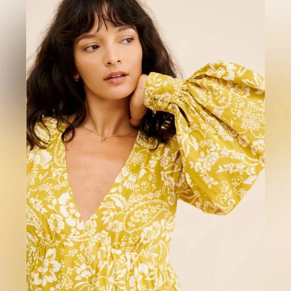 Maeve by Anthropology V-Neck Frill Puff Sleeve Mini
Dress NWT - Picture 3 of 7